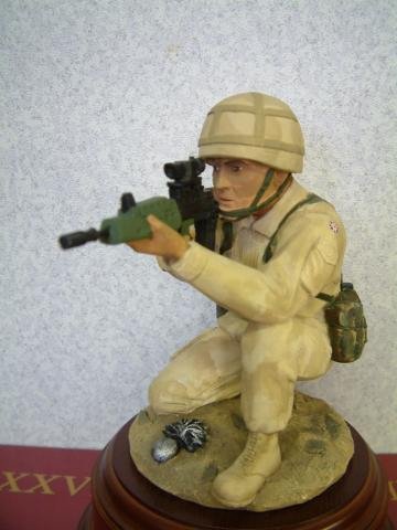 modelaimedkneeling.jpg